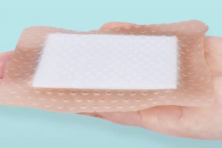 Foam Dressing with PU Film vs Traditional Dressings: The Showdown