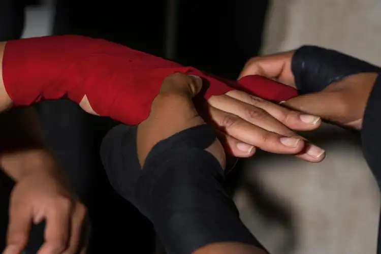 Pro-Level Support: Zinc Oxide Strapping Tape Techniques