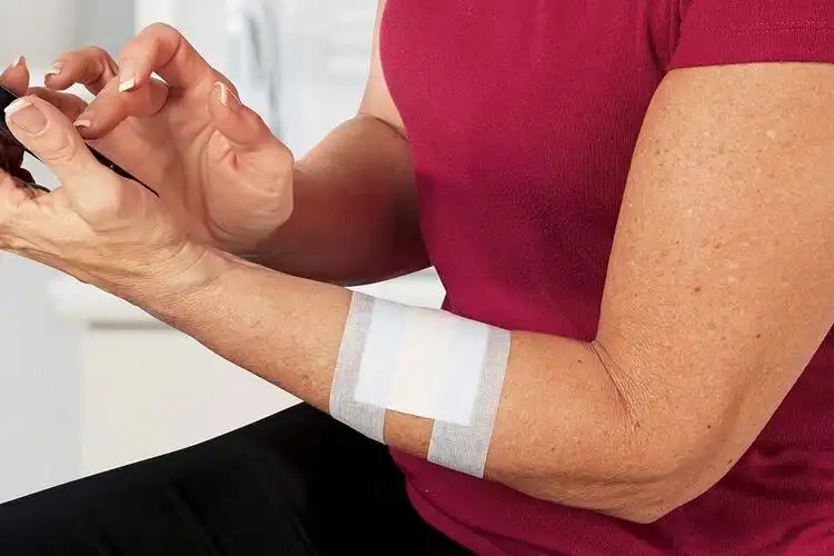 How to Choose Skin-Friendly Medical Tape Materials for Sensitive Patients