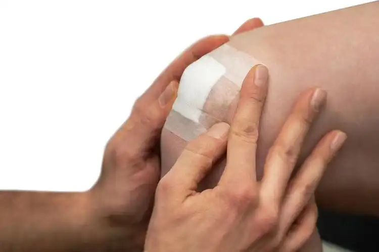 How Compatible Is Medical Paper Tape with Various Dressings and Gauzes？