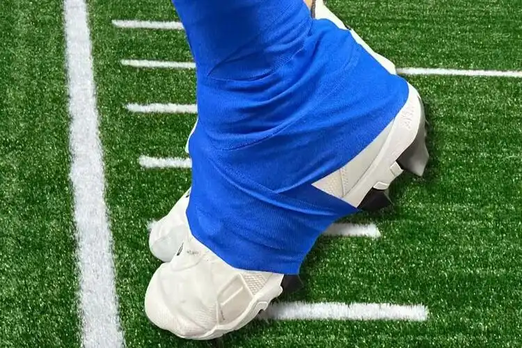 What makes cotton strapping tape skin-friendly and breathable?